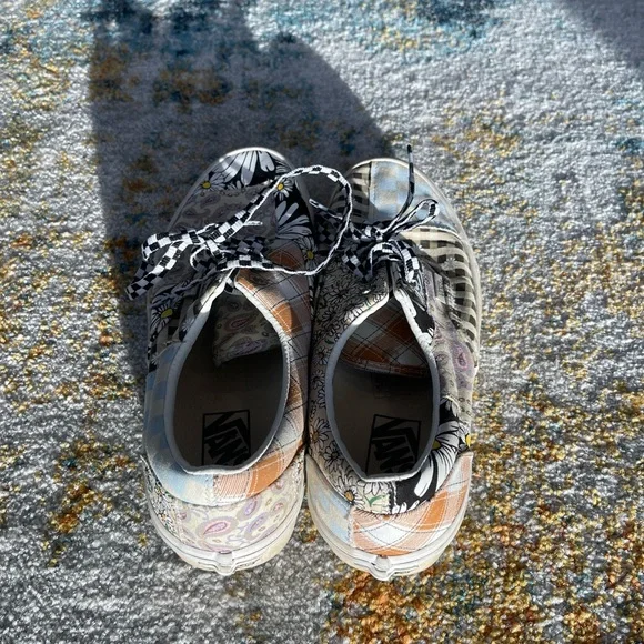 Vans - Picture 2 of 4